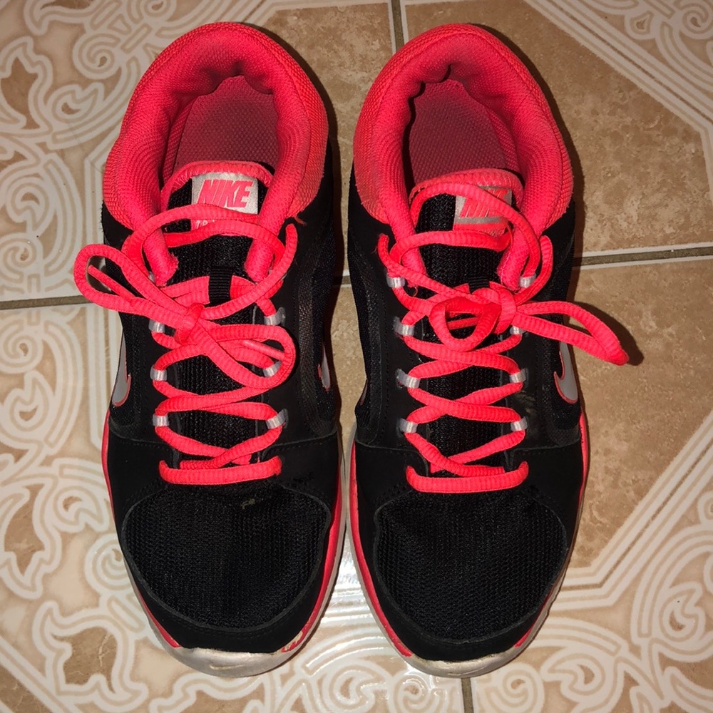 NIKE SNEAKERS WOMEN SIZE 6.5